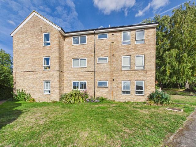 Ashley Houses, Rushburn, Wooburn. 1 bed ground floor flat to rent £1,300 pcm £300 pw