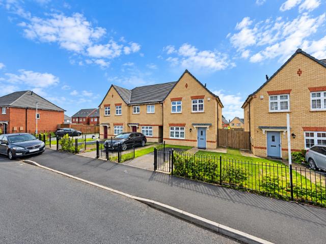 Ashley Lane, Manchester M9 3 bed detached house to rent £1,300 pcm £300 pw