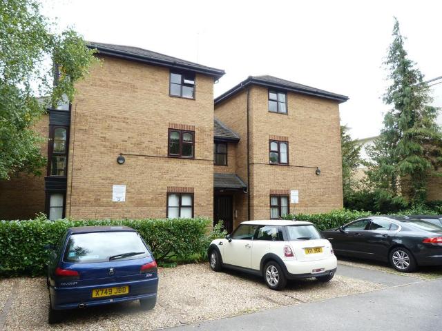 Ashley Park Road, WALTON ON THAMES, KT12 1 bed flat to rent £1,250 pcm £288 pw