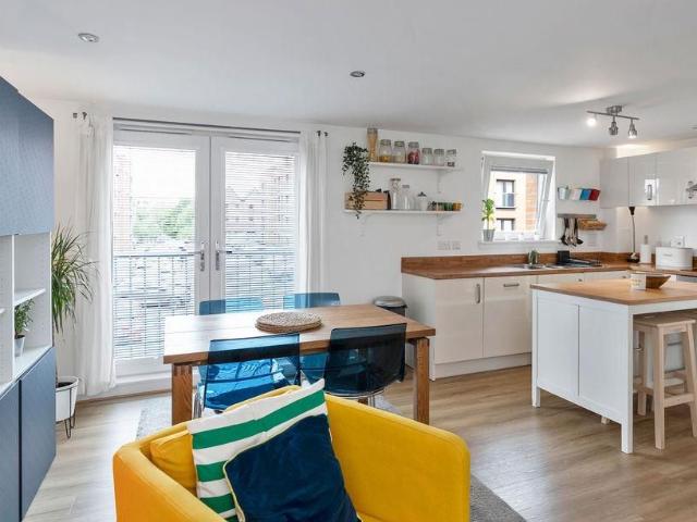 Ashley Place, Edinburgh EH6, 2 bed flat to rent, £1,598 pcm | PrimeLocation