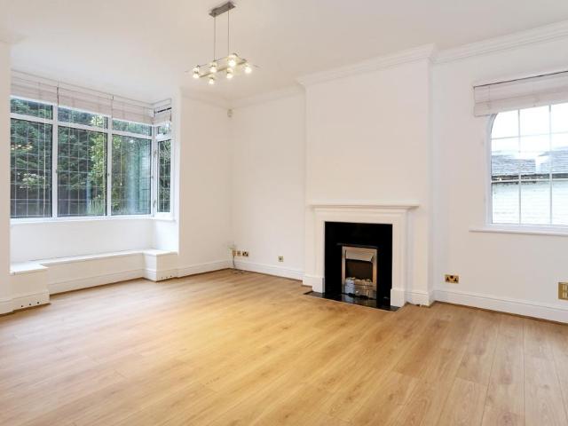 Ashley Road, Walton on Thames KT12 4 bed detached house to rent £7,995 pcm £1,845 pw