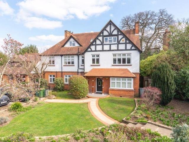 Ashley Road, Walton On Thames 2 bed apartment to rent £1,550 pcm £358 pw