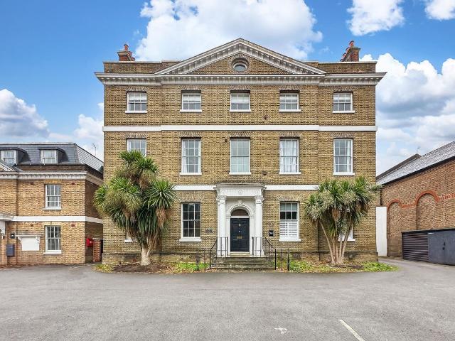Ashley Road, Epsom KT18, 2 bed flat to rent, £2,250 pcm | PrimeLocation