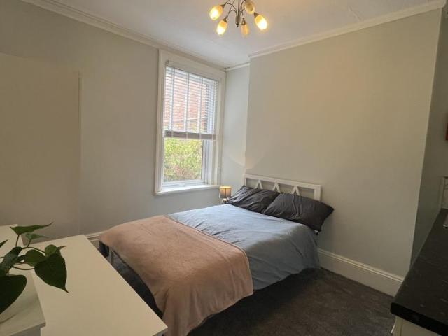 Ashley Road, Poole, Dorset, BH14 1 bed house of multiple occupation to rent £675 pcm £156 pw