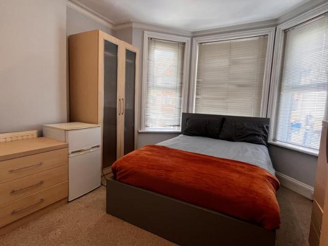 Ashley Road, Poole, Dorset, BH14 1 bed house of multiple occupation to rent £700 pcm £162 pw