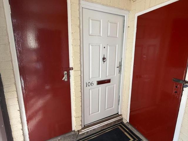Ashmore Avenue, Wolverhampton WV11 2 bed ground floor flat to rent £900 pcm £208 pw