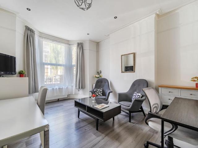 Ashmore Road, London, W9 2 bed flat to rent £2,350 pcm £542 pw