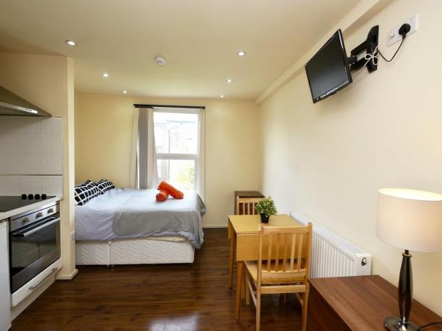 Ashmore Road Studio to rent £1,375 pcm £317 pw