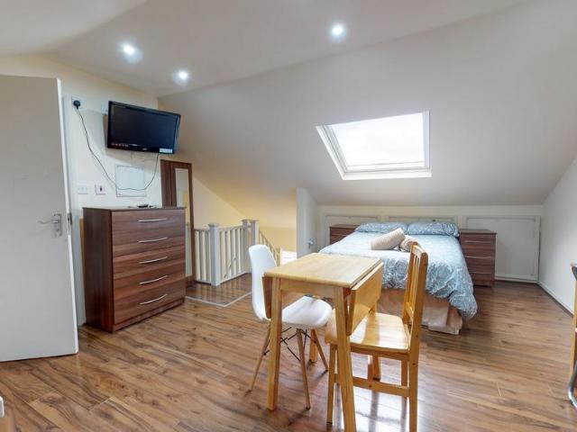 Ashmore Road Studio to rent £1,375 pcm £317 pw