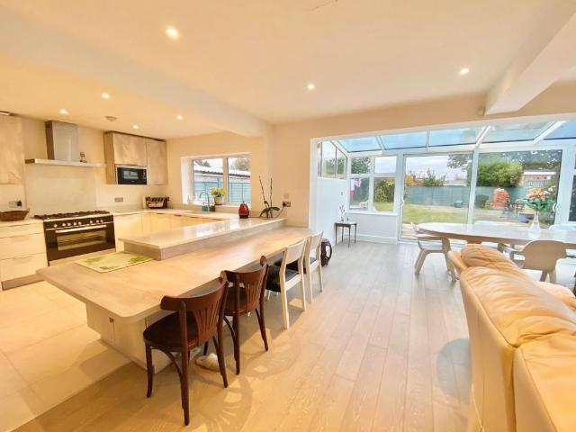 Ashridge Drive, Bricket Wood, ST. ALBANS 4 bed detached house to rent £3,500 pcm £808 pw
