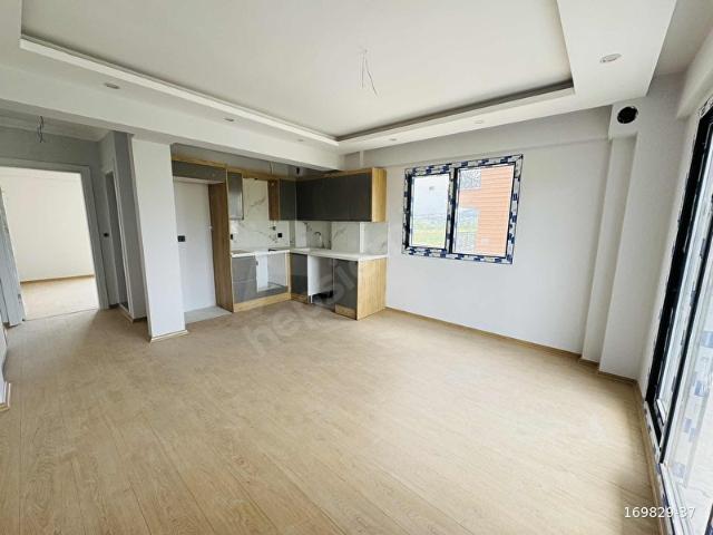 ASİL EMLAK'tan MURADİYE'de SİTE İÇİ HAVUZ CEPHELİ 1+1 ARA KAT