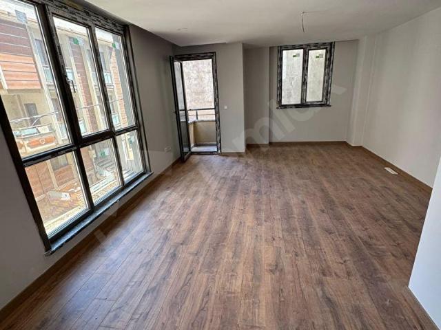 ASIA EMLAKTAN İÇERENKÖY METROYA YAKIN SIFIR BİNADA 2+1 DAİRE