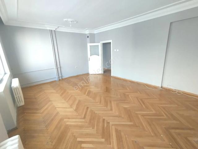 Asil Emlak'tan Bahçelievler Mahallesi'nde Uğur Mumcu Parkı Karşısında Site İçinde 2+1 Kiralık Daire
