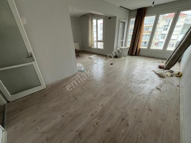 Asil'den Üçkuyularda Cadde Üzeri 3+1 Arakat Asansörlü Daire