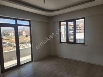 Askeri Üs Fabrikalar Üniversite Servis Güzergahında 2+1 Daire