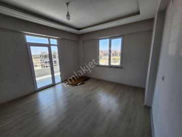 Askeri Üs Fabrikalar Servis Güzergahında Yatırımlık 2+1 Daire