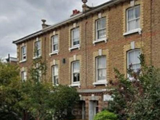 Askew Crescent, London, W12 Studio to rent £1,150 pcm £265 pw