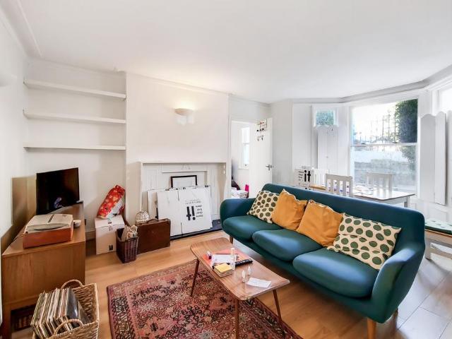Askew Crescent, Shepherd's Bush W12 2 bed flat to rent £2,197 pcm £507 pw