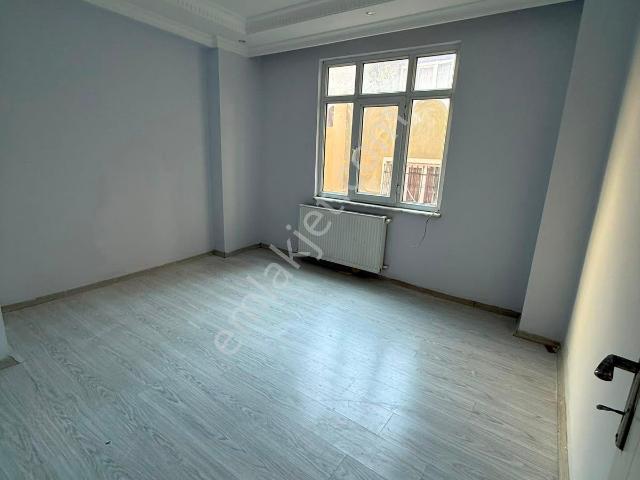 Aslı Emlaktan Merkezi Konumda Kiralık Daire