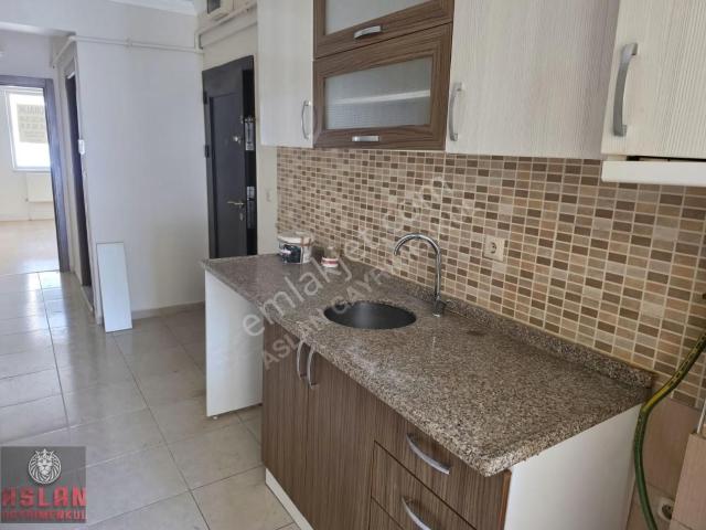 Aslan Emlak Gayrimenkulden Çamlıca 'da Kiralık 1+1