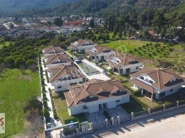 Aslanbucakta Havuzlu Yerden Isıtmalı Modern Villalar Caniş Emlak