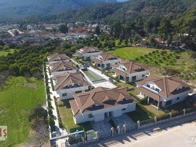 Aslanbucakta Havuzlu Yerden Isıtmalı Modern 2+1 Villa Caniş