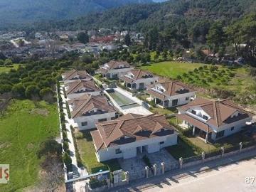 Aslanbucakta Havuzlu Yerden Isıtmalı Modern Villalar Caniş Emlak