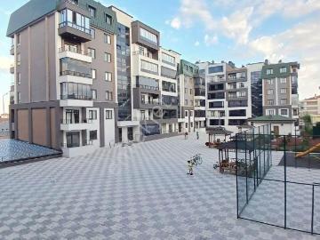 Aslanlı Kışla Caddesi Tramvay Durağı Yanı Kiralık 4+1 Daire