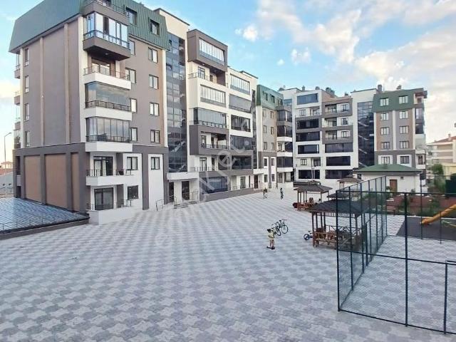 Aslanlı Kışla Caddesi Tramvay Durağı Yanı Kiralık 4+1 Daire