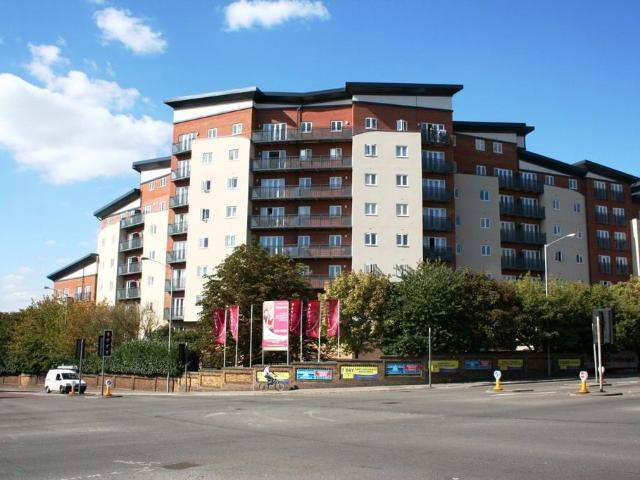 Aspects Court, Slough, Berkshire, SL1 1 bed apartment to rent £1,150 pcm £265 pw