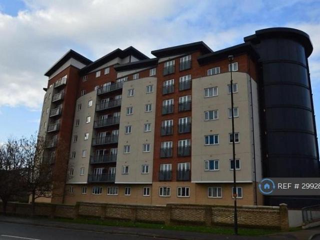 Aspects Court, Slough, SL1 1 bed flat to rent £1,275 pcm £294 pw