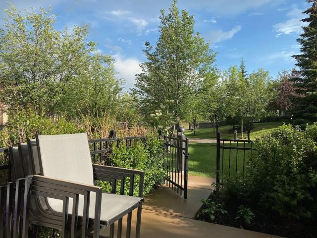 Aspen: Two BDR Townhouse w/2 car garage