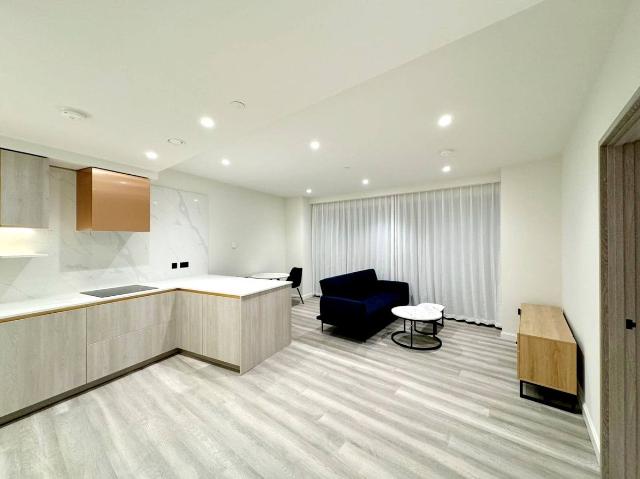 Aspen Building, Marsh Wall, Canary Wharf, London E14, 1 bed flat to rent, £3,050 pcm | PrimeLocation