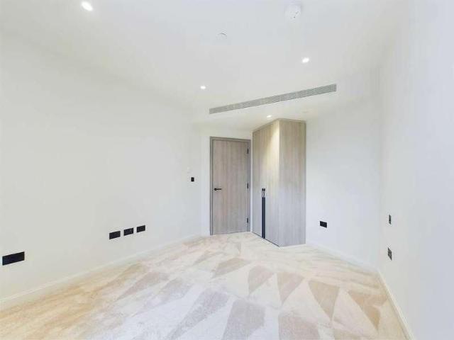 Aspen, Canary Wharf, E22