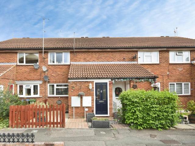 Aspen Close, Aylesbury HP20 1 bed flat to rent £1,100 pcm £254 pw