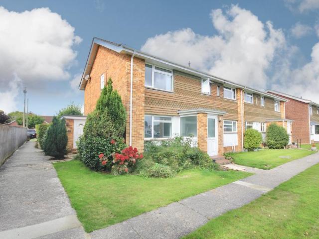 Aspen Place, New Milton BH25 2 bed flat to rent £1,350 pcm £312 pw