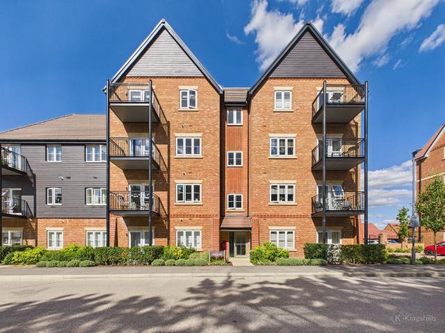 Aspen Road, High Wycombe, Buckinghamshire HP10, 1 bed flat to rent, £1,400 pcm | PrimeLocation