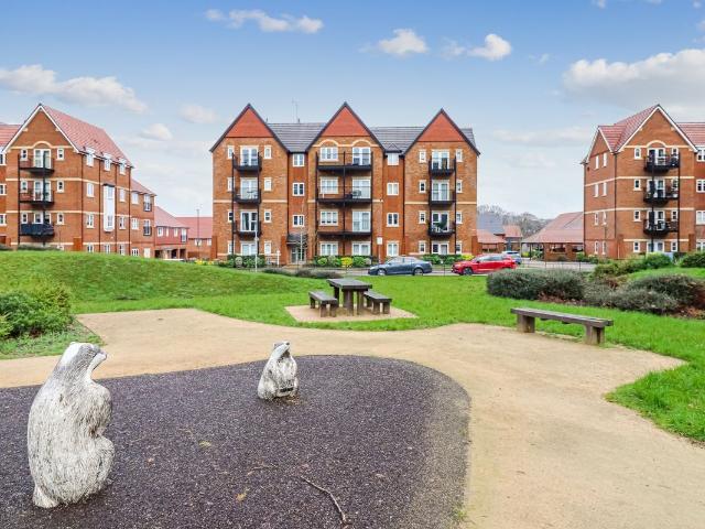 Aspen Road, High Wycombe HP10, 1 bed flat to rent, £1,400 pcm | PrimeLocation