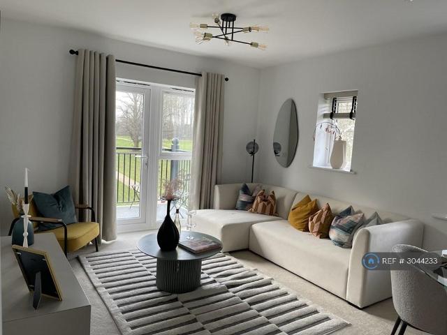 Aspen Road, High Wycombe, HP10 2 bed flat to rent £1,850 pcm £427 pw