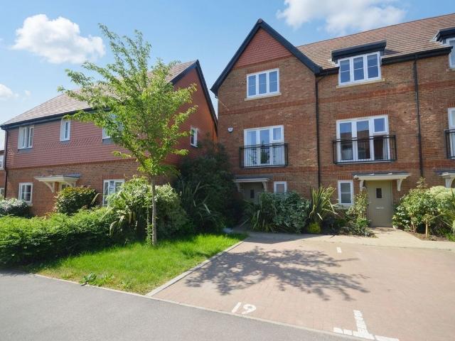 Aspen Road, High Wycombe HP10, 4 bed terraced house to rent, £2,750 pcm | PrimeLocation