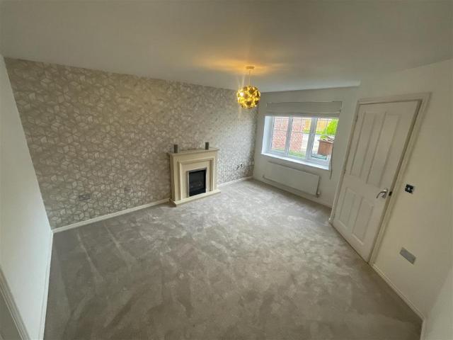 Aspenwood Close, Bamber Bridge, Preston 3 bed semi detached house to rent £950 pcm £219 pw