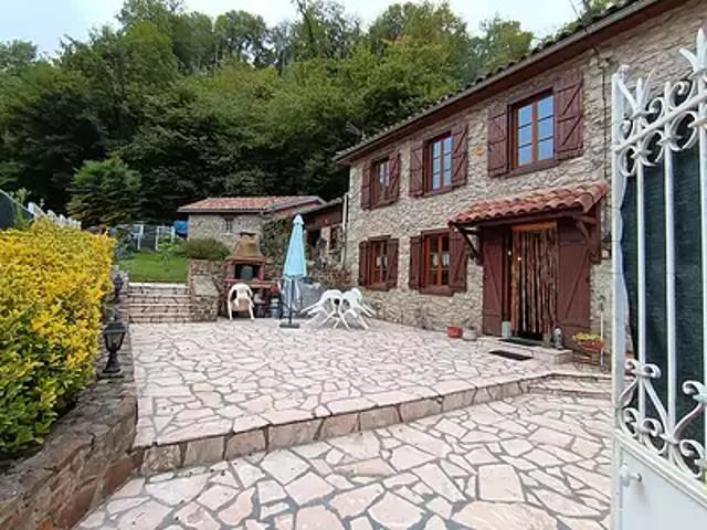 Aspet 31160 Achat / Vente maison 6 pièces t6 au dernier étage parking