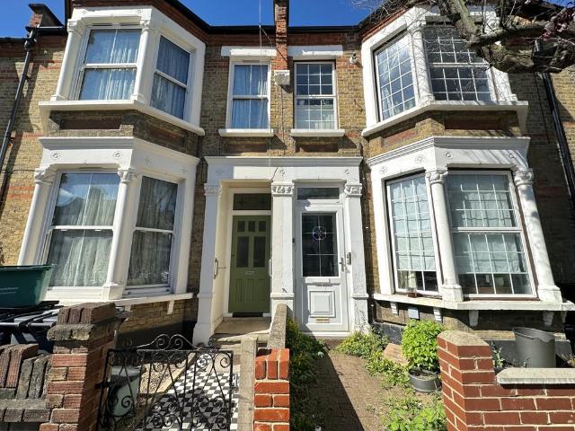 Aspinall Road, Brockley, SE4 3 bed flat to rent £2,650 pcm £612 pw