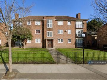 Asplins Road, London, N17 3 bed flat to rent £2,295 pcm £530 pw