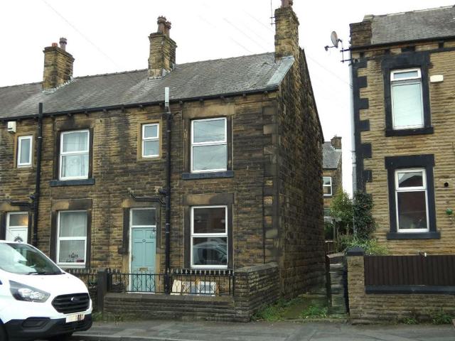 Asquith Avenue, Morley 2 bed end of terrace house to rent £925 pcm £213 pw