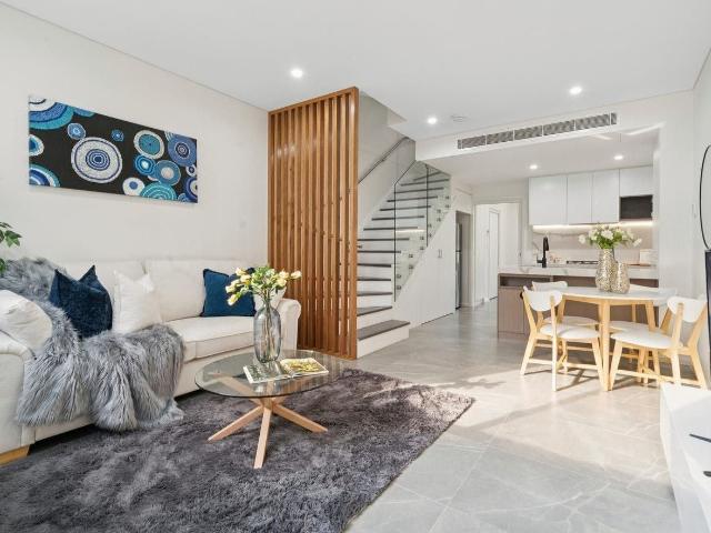 Asquith, 8/3 5 Winston Street