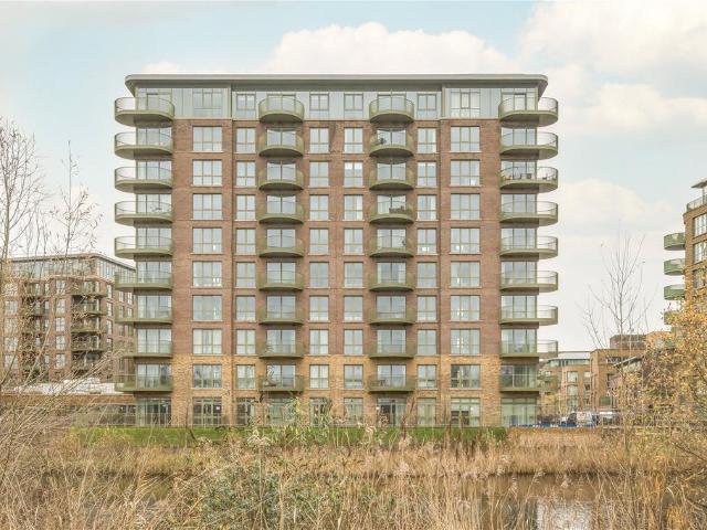 Astell Road, London, SE3 2 bed apartment to rent £2,650 pcm £612 pw
