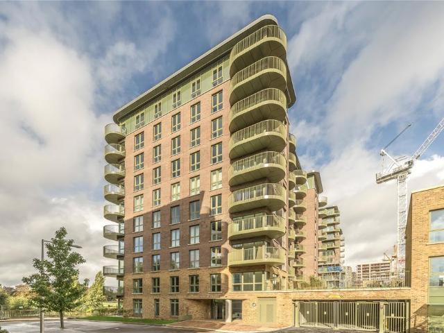 Astell Road, London, SE3 2 bed apartment to rent £2,750 pcm £635 pw