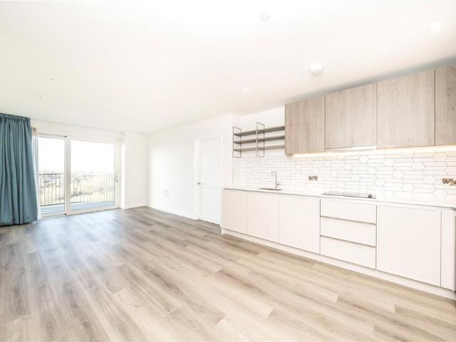 Astell Road, London, SE3 2 bed apartment to rent £2,750 pcm £635 pw
