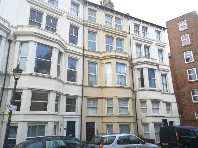 Aster Court, Southsea, PO5 2 bed flat to rent £1,175 pcm £271 pw
